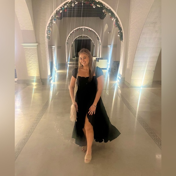 Meet your Posher, Carly - Picture 4 of 5